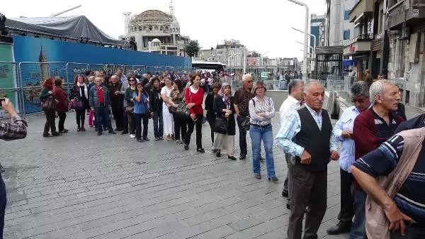 CHP'liler Bağış İçin Sıraya Girdi, Bir Seçmenin Parası Yanlışlıkla Erdoğan'a Yattı