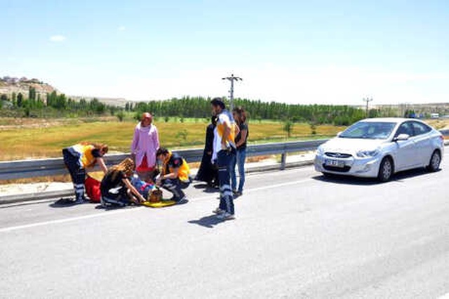 Motosikletten Düşüp Yaralanan Karısını Bırakıp Yırtılan Kıyafetinin Yerine Etek Almaya Gitti