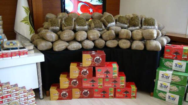 İstanbul'da 440 Kilogram Uyuşturucu Madde Ele Geçirildi Uyuşturucu Tacirleri Yüzlerce Kiloluk Eroini, Hurma ve Helvaların İçine Koymuş