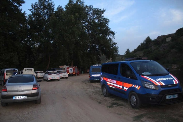 Kayalıklardan Aşağıya Düşen Genç, Yükselen Suda Girdaba Kapılıp Boğuldu