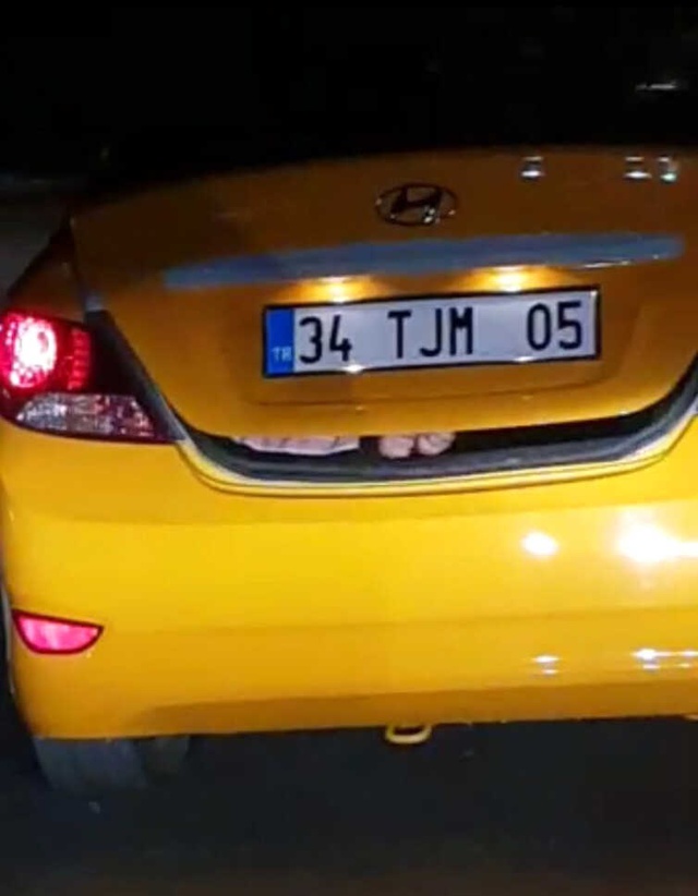 Sultangazi'de Taksi Bagajında Yolculuk Anbean Kameraya Yansıdı!