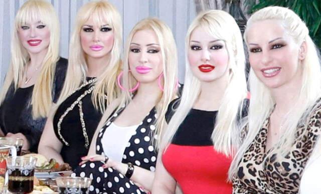 Adnan Oktar, Kedicikleriyle İftar Yemeğine Çıktı, Masadaki Yemekler Herkesi Şaşırttı