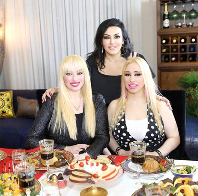 Adnan Oktar, Kedicikleriyle İftar Yemeğine Çıktı, Masadaki Yemekler Herkesi Şaşırttı