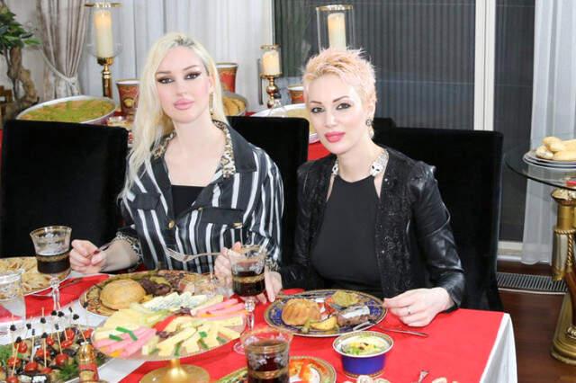 Adnan Oktar, Kedicikleriyle İftar Yemeğine Çıktı, Masadaki Yemekler Herkesi Şaşırttı