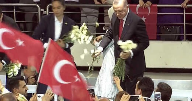 Erdoğan AK Parti'nin Seçim Beyannamesini Açıkladı, Toplumun Her Kesimine Ayrı Ayrı Müjdeler Verdi