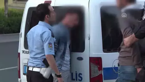 Başkent'te Hareketli Dakikalar! Polis, Kendisini Darp Eden İki Kişiyi Silahla Vurdu