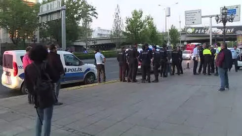 Başkent'te Hareketli Dakikalar! Polis, Kendisini Darp Eden İki Kişiyi Silahla Vurdu