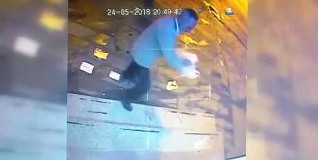 Anbean Kamerada! Ankara'da Bankaya Kızan Adam, ATM'ye Benzin Döküp Yaktı