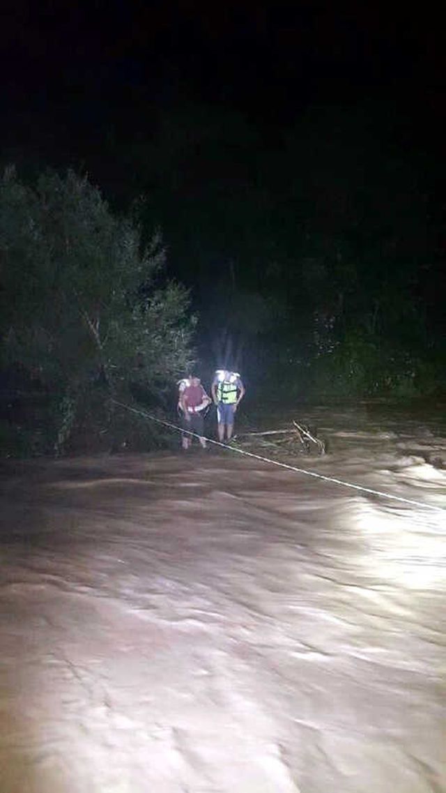 Çayda Balık Avlamaya Giden 4 Kafadar, Su Seviyesi Yükselince Mahsur Kaldı