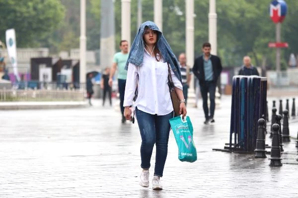 Güne Yağmurla Başlayan İstanbul'da Yağışlar Hafta Sonuna Kadar Sürecek