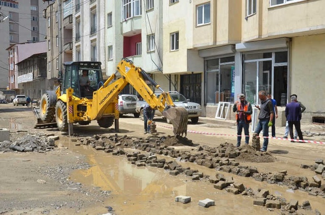 Kaçağı Bitirecek Yöntem! Yüksekova'da Elektrik Telleri Yer Altına Alınıyor