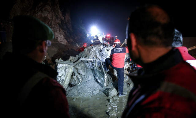 Bursa'da Sel Felaketi! Heyelan Bir Köyü Harabeye Çevirdi