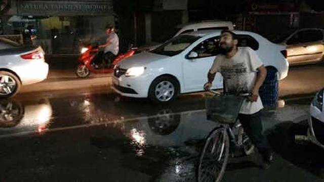 İskenderun'da Sadece 2 Metre Eninde 5 Metre Uzunluğundaki Alana Yağmur Yağdı