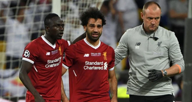 Liverpool'da Muhammed Salah, Sakatlığı Nedeniyle Oyundan Alındı