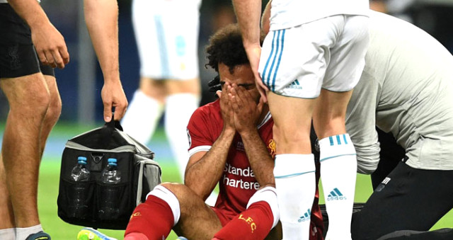 Liverpool'da Muhammed Salah, Sakatlığı Nedeniyle Oyundan Alındı