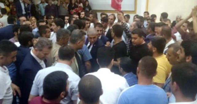AK Parti'nin Diyarbakır Aday Tanıtım Toplantısında Kavga Çıktı