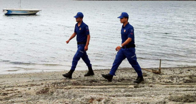 Ayvalık'ta Fırtınaya Tutulan Balıkçı Teknesi Battı: 4 Kişi Kayıp Ayvalık'ta Fırtınaya Tutulan Balıkçı Teknesi Battı: 4 Kişi Kayıp