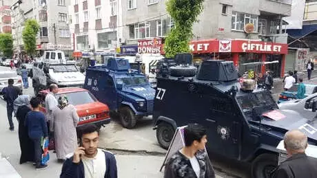 Gazi Mahallesi'nde Tezgah Yeri Kavgası Çatışmaya Döndü: 5 Yaralı!