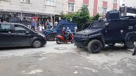 Gazi Mahallesi'nde Tezgah Yeri Kavgası Çatışmaya Döndü: 5 Yaralı!