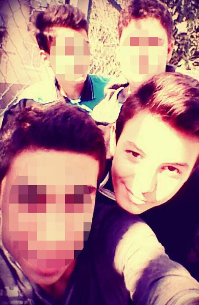 17 Yaşındaki Genç, Anne ve Babasını Öldürüp İntihar Etti 17 Yaşındaki Genç, Anne ve Babasını Öldürüp İntihar Etti