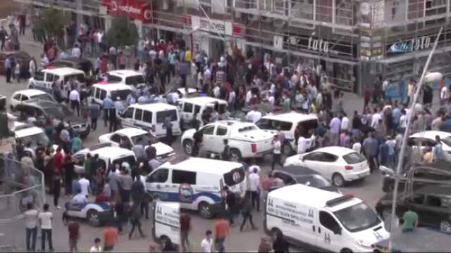 Erzurum'da İki Aile Birbirine Girmiş 10 Kişi Yaralanmıştı! Silahlı Kavgada Ölü Sayısı 2'ye Yükseldi Erzurum'da İki Aile Birbirine Girmiş 10 Kişi Yaralanmıştı! Silahlı Kavgada Ölü Sayısı 2'ye Yükseldi