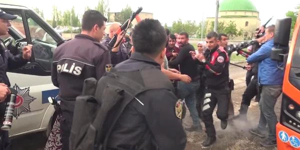 Erzurum'da İki Aile Birbirine Girmiş 10 Kişi Yaralanmıştı! Silahlı Kavgada Ölü Sayısı 2'ye Yükseldi
