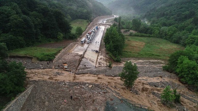 Sel Felaketinde Ölüme Direnen Kamyon Sürücüsü: Dağdan Selle Birlikte 200 Kiloluk Domuz Geldi