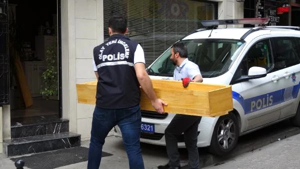 Taksim'de Turist, Başına Poşet Geçirilmiş ve Kelepçeyle Boğulmuş Halde Ölü Bulundu