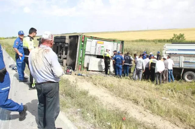 Oğlu TIR'ın Altında Kalan Acılı Baba, Olduğu Yere Çöküp Kaldı