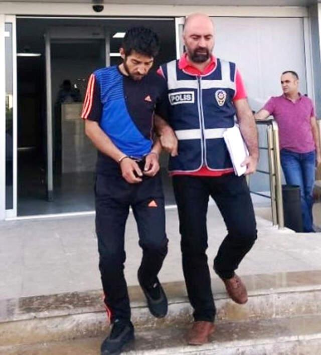 Antalya'da Hırsız, Çaldığı Cüzdanları 