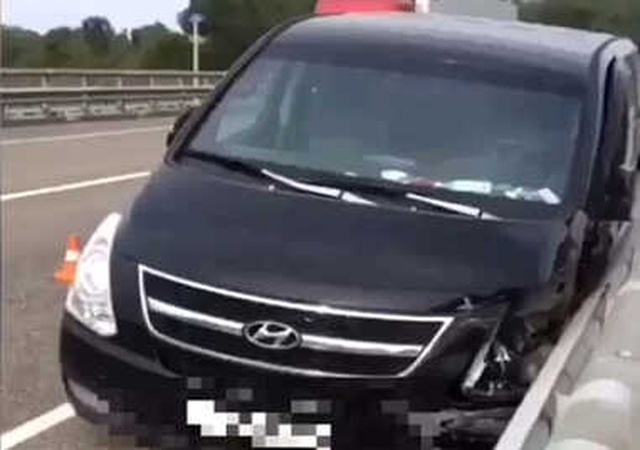 Bariyerlere Çarpan Sürücü Şoka Girip Yüz Metrelik Köprüden Atladı! O Anlar Kamerada
