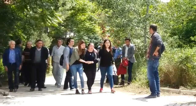 Bir Ailenin Yok Olduğu Katliamdan Geriye Sadece Kızları Kaldı Anne-Babasını Öldürüp İntihar Eden 17 Yaşındaki Çocuğun Ailesinden Geriye Sadece Ablası Kaldı