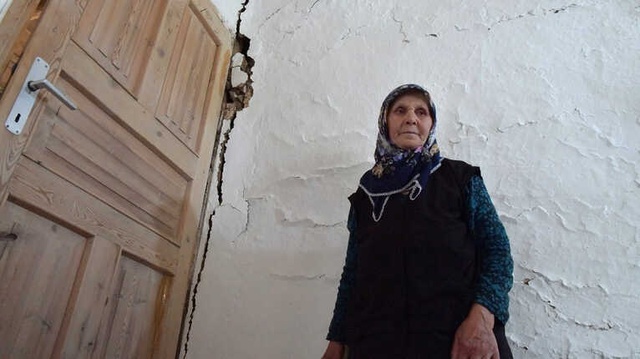 25 Haneli Mahalle Halkı, Heyelan Sahasında Yer Alan Evlerinde Ölüm Korkusuyla Yaşıyor