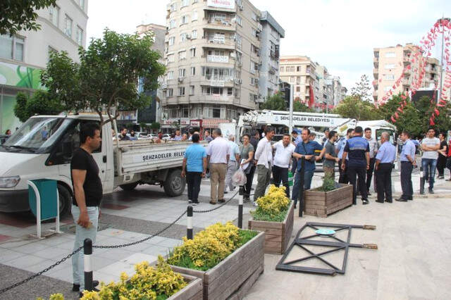Manisa'da İyi Partililerle <a class='keyword-sd' href='/zabita/' title='Zabıta'>Zabıta</a> Ekipleri Arasında Tekme Tokat <a class='keyword-sd' href='/kavga/' title='Kavga'>Kavga</a>