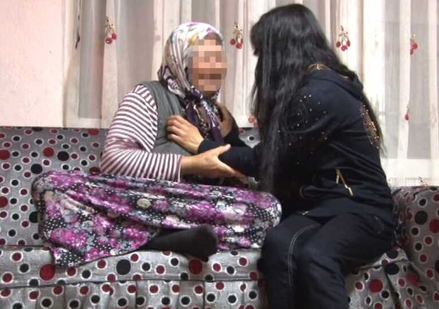 Mezarlıkta Ağlayan Kız, Kendi Haberini İzleyip 