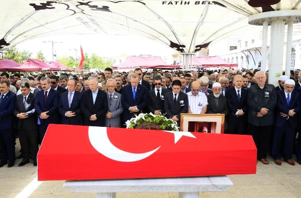 Siyasetin Ağır Topları, Semavi Eyice ve Erbakan'ın Eniştesinin Cenazesinde Buluştu