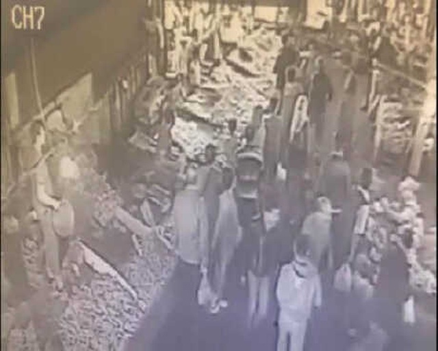 Pazarın Savaş Alanına Döndüğü Silahlı Kavga Kamerada