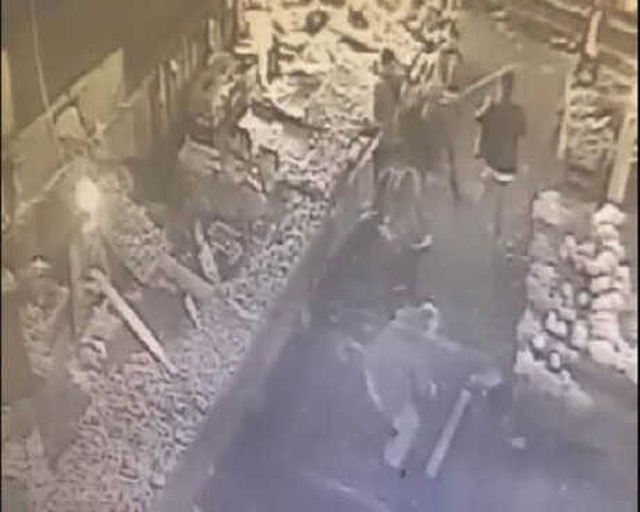 Pazarın Savaş Alanına Döndüğü Silahlı Kavga Kamerada