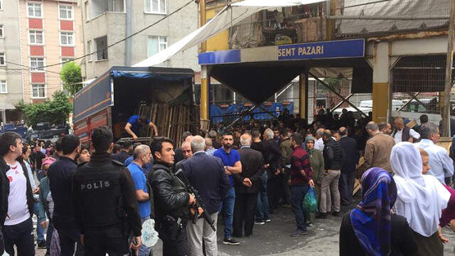 Pazarın Savaş Alanına Döndüğü Silahlı <a class='keyword-sd' href='/kavga/' title='Kavga'>Kavga</a> Kamerada