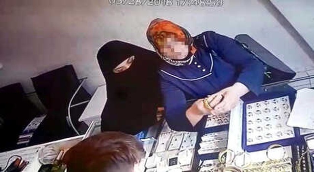 Kuyumcuda 20 Saniyede 9 Bin 500 Liralık Hırsızlık Yaptılar