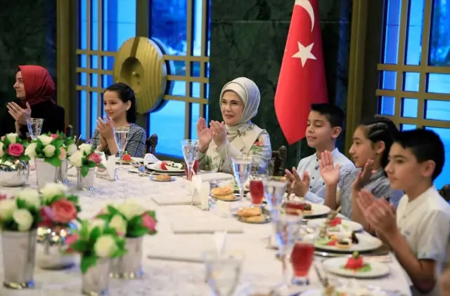 Emine Erdoğan'dan Anlamlı Davet! Cumhurbaşkanlığı Külliyesi'nde Yetim Çocuklarla İftar Yaptı