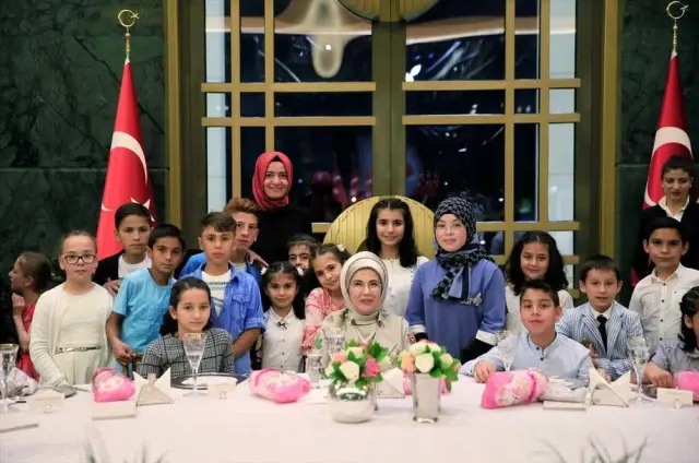 Emine Erdoğan'dan Anlamlı Davet! Cumhurbaşkanlığı Külliyesi'nde Yetim Çocuklarla İftar Yaptı