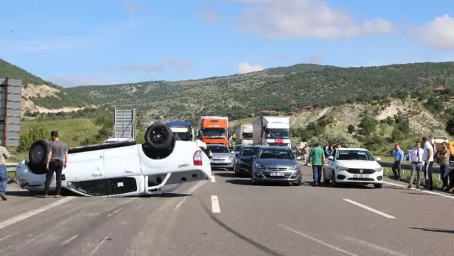 Devrilen TIR'daki 6 Arazi Aracı Hurdaya Döndü