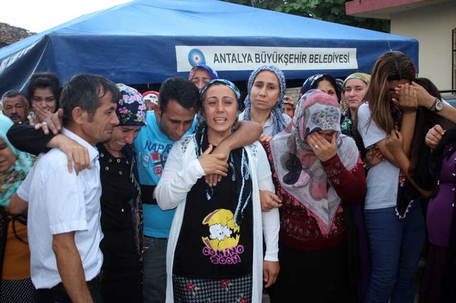 Bir Annenin En Acı İsteği! Oğlunun Cenazesini Parkın Etrafından Dolaştırttı
