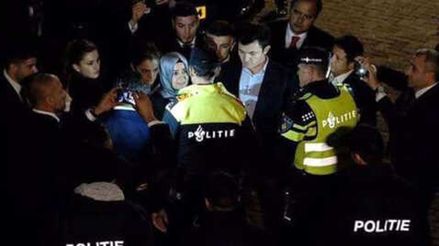 Hollanda'da Bakan Kaya Protestosuna Katılan 4 Kişi İçin Hapis ve Toplum Hizmeti Cezaları İstendi