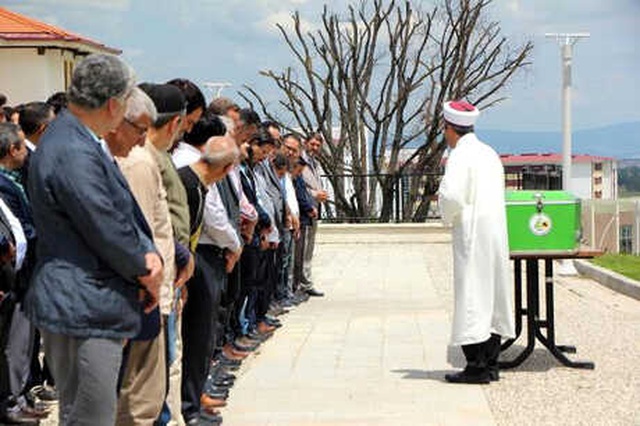 Yüzlerce Öğrenciye Fayda Sağlayan Kadavra, 17 Yıl Sonra Toprağa Verildi