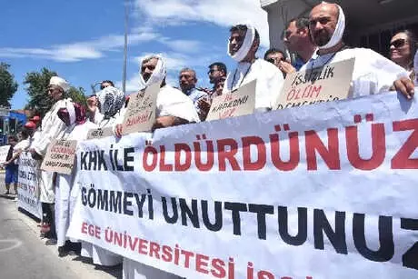 Kefen Giyip Eylem Yapan İşçiler, Canlı Gömülme Talebinde Bulundu