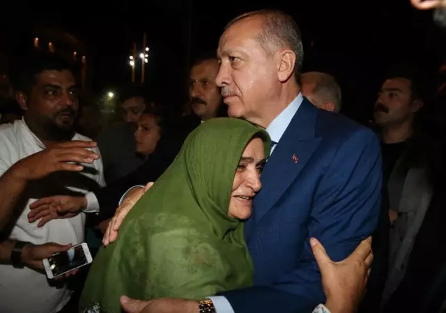 Cumhurbaşkanı Erdoğan, Taksim Camii İnşaatını ve AKM'yi İnceledi