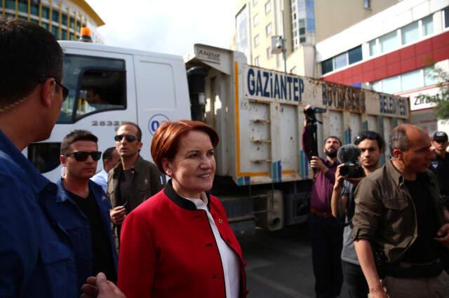 Miting Öncesi Yollar Belediye Kamyonlarıyla Kapatıldı, Akşener Ateş Püskürdü