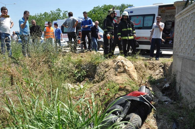 Motosikletle Toprak Yığınına Çarpan Genç, İstinat Duvarının Üzerinde Kaldı
